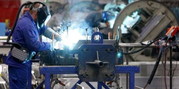 الصناعة في الجزائر "بدأت تأخذ انطلاقة جديدة لتلبية احتياجات البلاد تمهيدا للتصدير"