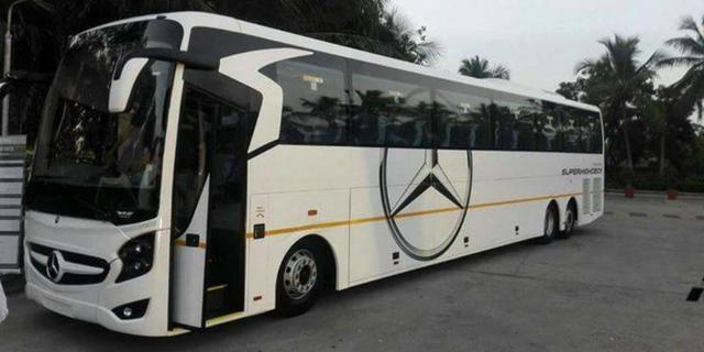 Algérie: 60 bus et minibus Mercedes made in bladi réceptionnés