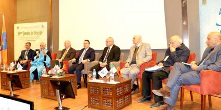 بولخراص يطلب دعم البنوك عبر "التمويل الأخضر" سونلغاز تناقش الانتقال الطاقوي في "يوم الطاقة"