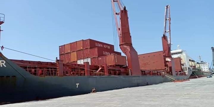 ليبيا :الوطنية للنفط تستعد لتفريغ المكثفات من ميناء البريقة النفطي