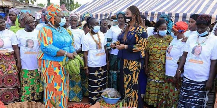 Cote d'ivoire:Autonomisation de la femme, la ministre Anne Ouloto apporte un soutien de 35,6 millions de FCFA aux femmes de Tiémélékro