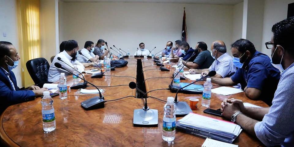 ليبيا :شركة الكهرباء تبحث سير عمل إدارات التوزيع والجهد المتوسط