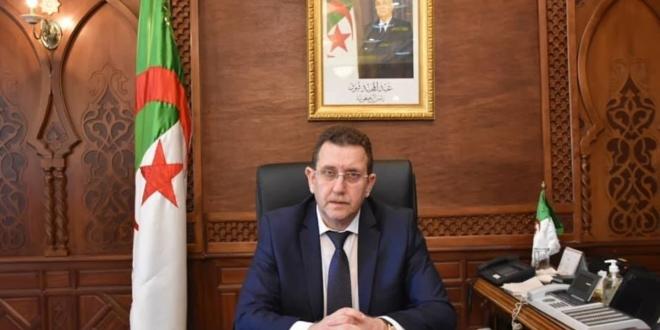 الجزائر:وزير الفلاحة يدعو بنك “بدر” إلى رفع القيود على الفلاحين
