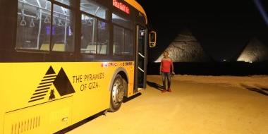 مصر : وزير السياحة يفتتح أول مطعم سياحى بالأهرامات ويشهد تشغيل أول حافلة كهربائية