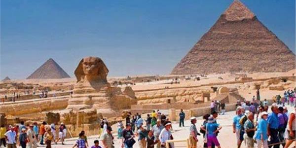 مصر : «السياحة» تعبر أزمة كورونا.. كيف تنجو مصر من الموجة الثانية؟