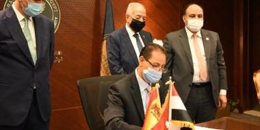 مصر : تعاقد معهد الخدمات المالية مع نظيره بأسبانيا لمنح درجة الماجستير في الأسواق المالية