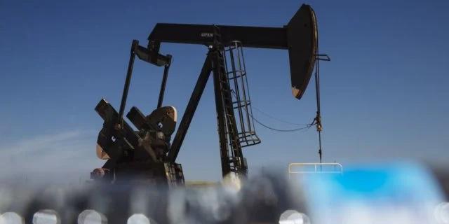 South Africa : Oil sheds most of Russia war gains