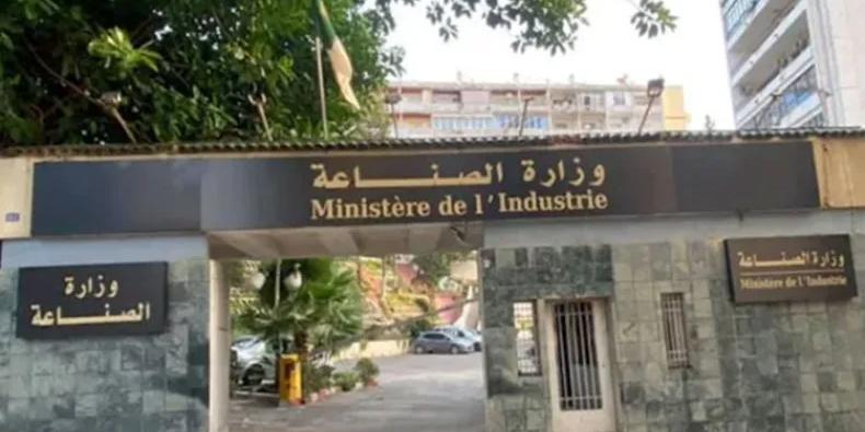 الجزائر : وزير الصناعة يكشف تفاصيل نظام استيراد خطوط ومعدات الإنتاج المجددة