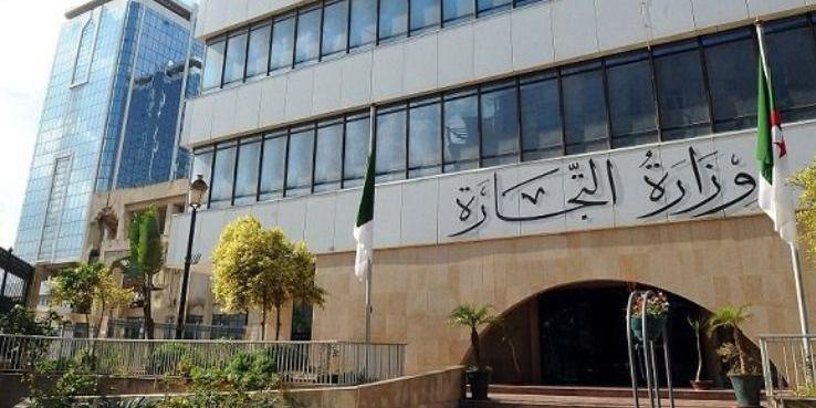 الجزائر : المتعاملون الاقتصاديون ملزمون بالتوطين البنكي قبل الاستيراد