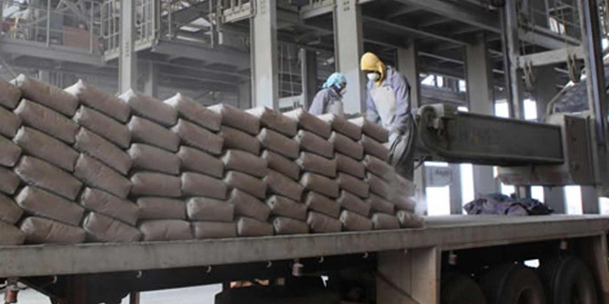 Nigeria : Dangote Cement, SON task block moulders, artisans on quality, standar