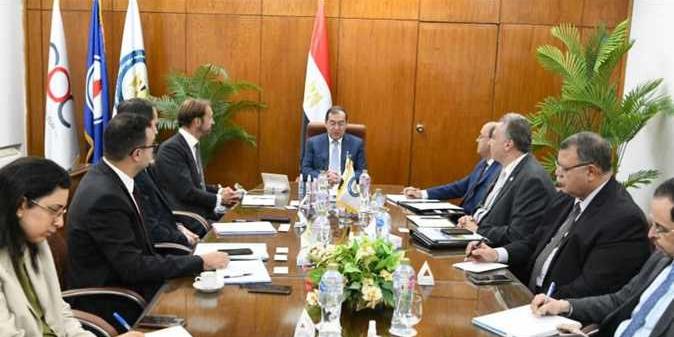 مصر- سوستيه جنرال يدرس زيادة استثماراته في قطاع البترول في مصر