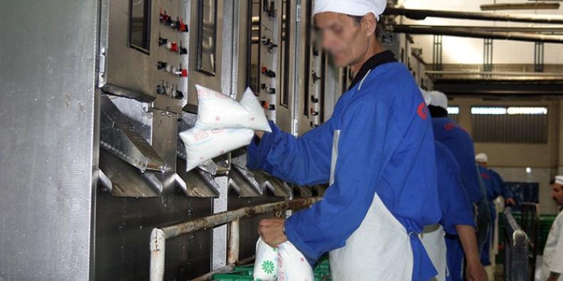 الجزائر : البنوك ترفع القيود عن استيراد الحليب