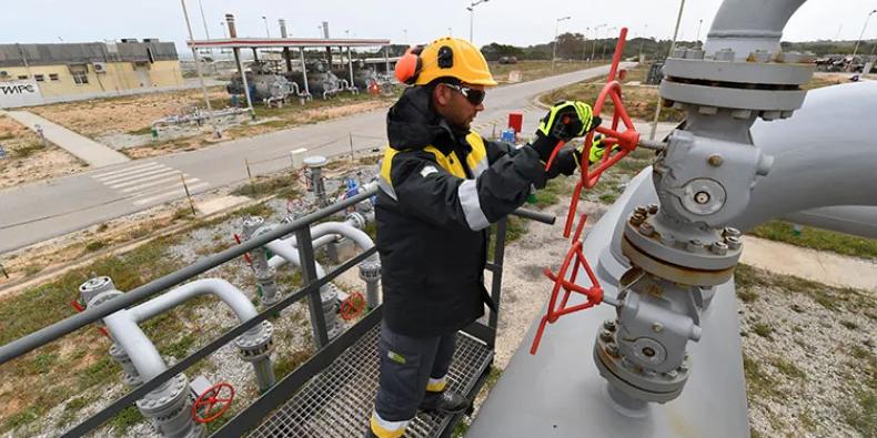 الجزائر : إسبانيا تتكبد زيادة في أسعار الغاز الجزائري بثلاثة أضعاف
