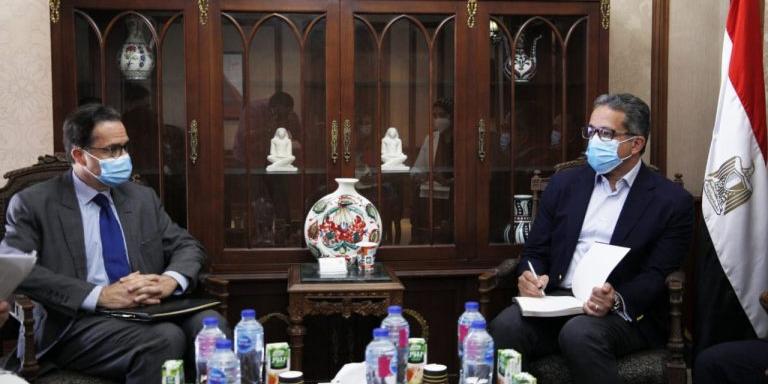 Egypt, France discuss methods of cooperation in tourism, antiquities