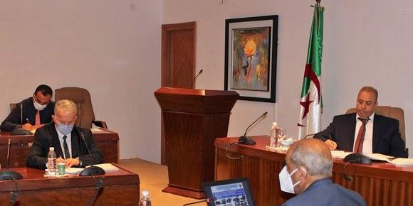 Algerie :Zeghdar rencontre les responsables du groupe public AGM