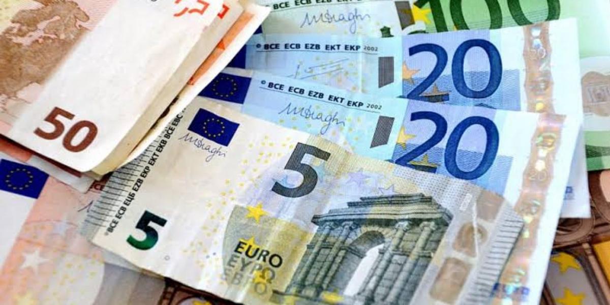 Nigeria : Euro exchanges for N630 at black market as dollar closes up gap