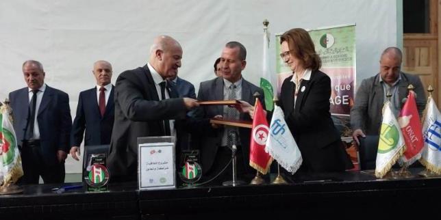تونس : امضاء اتفاقية تعاون و شراكة بين الجامعة التونسية للنزل والفيدرالية الوطنية للفندقة والسياحة الجزائرية